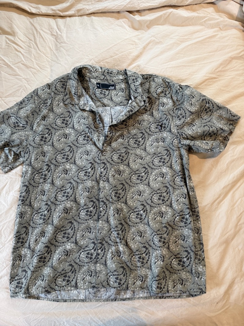 Lost Men's Short Sleeve Paisley Button-Up Shirt in Grey